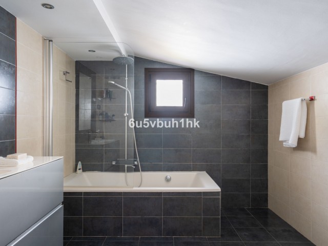 4 Bedrooms Villa in Benalmadena