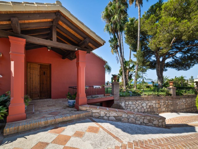 8 Bedrooms Villa in Benalmadena
