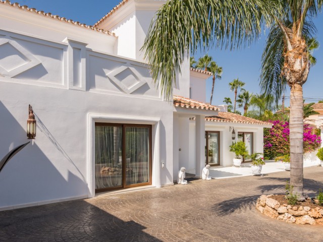 5 Bedrooms Villa in Atalaya