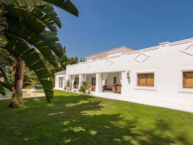 5 Bedrooms Villa in Atalaya