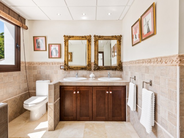 5 Bedrooms Villa in Atalaya