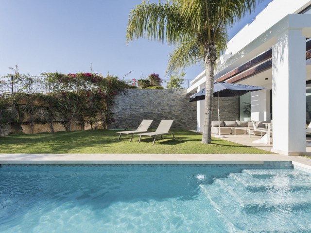Villa avec 5 Chambres  à Cabopino