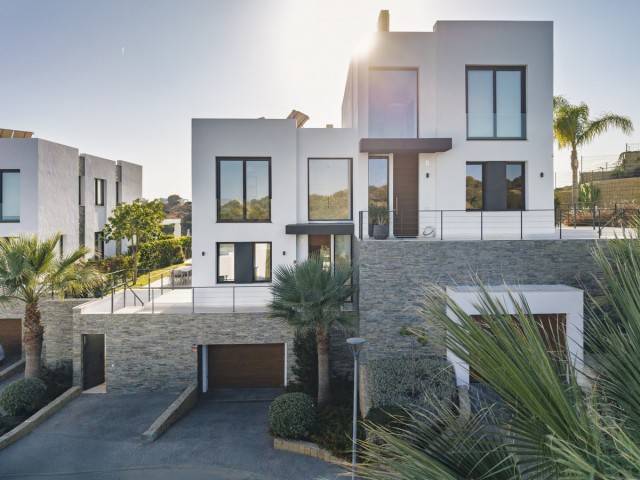 Villa avec 5 Chambres  à Cabopino