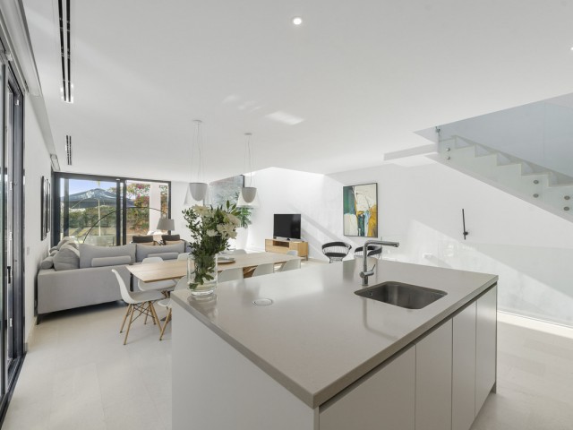 Villa avec 5 Chambres  à Cabopino