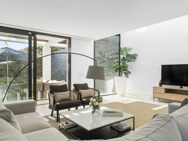 Villa avec 5 Chambres  à Cabopino