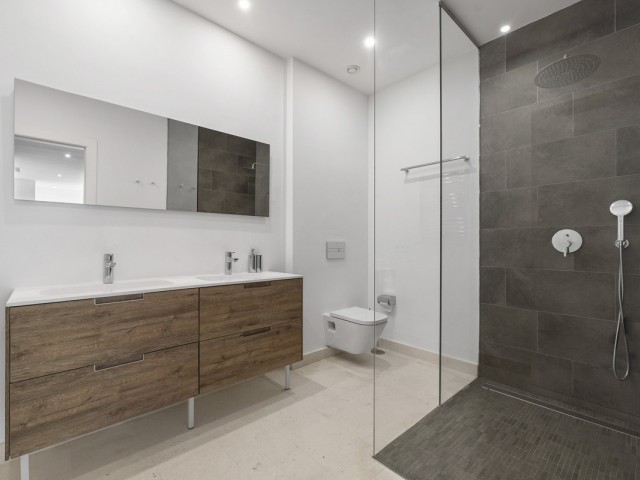 Villa avec 5 Chambres  à Cabopino