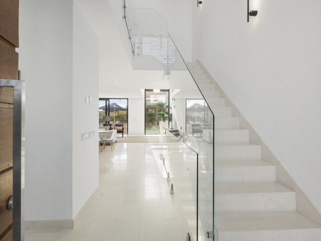 Villa avec 5 Chambres  à Cabopino