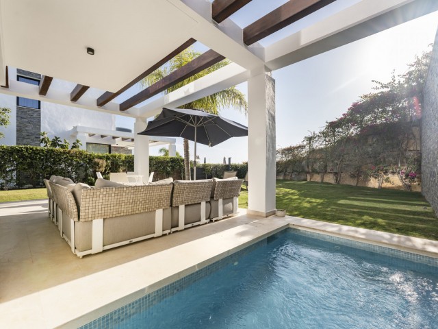 Villa avec 5 Chambres  à Cabopino