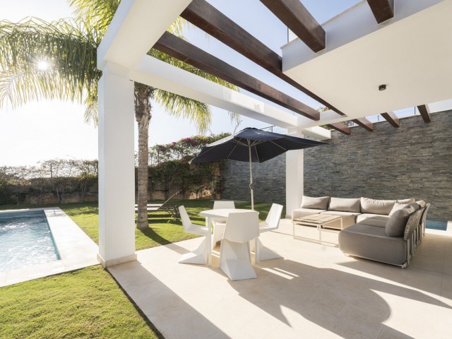 Villa avec 5 Chambres  à Cabopino