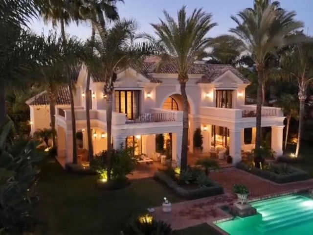 8 Schlafzimmer Villa in Guadalmina Baja