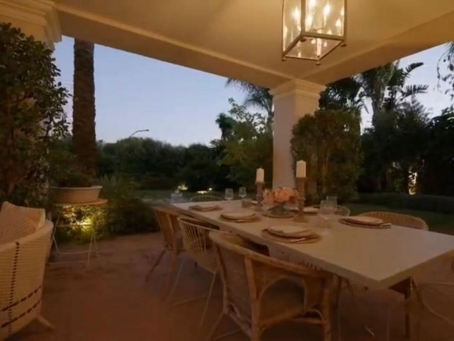 8 Schlafzimmer Villa in Guadalmina Baja