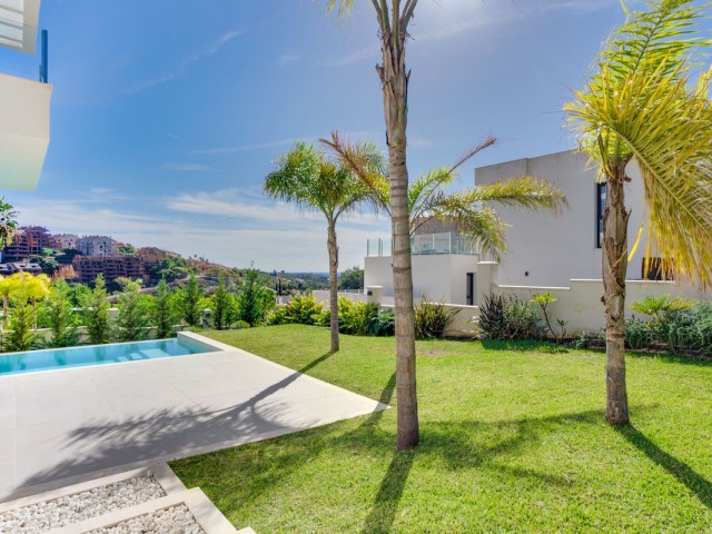 4 Bedrooms Villa in Elviria