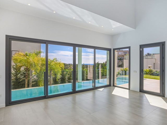 4 Bedrooms Villa in Elviria
