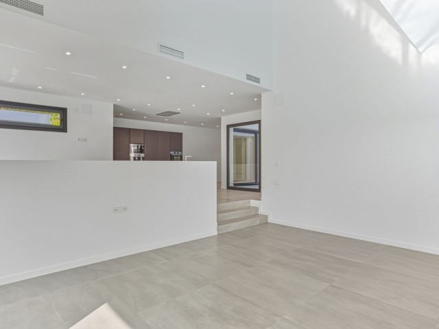 4 Bedrooms Villa in Elviria