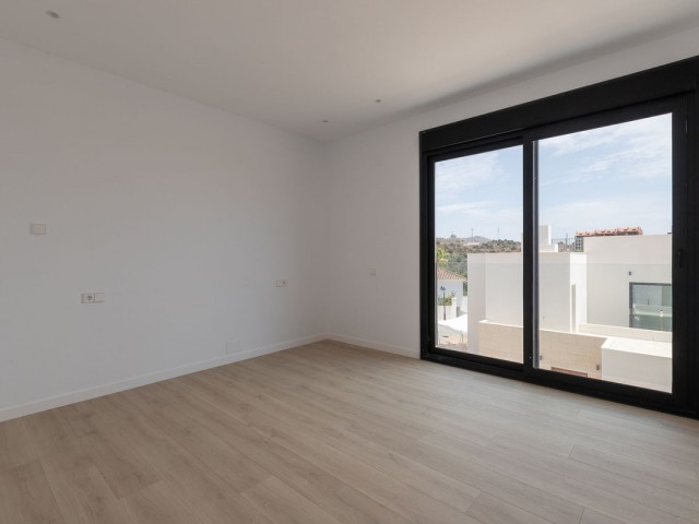 4 Bedrooms Villa in Elviria