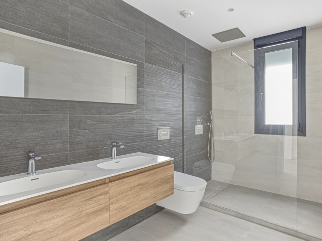 4 Bedrooms Villa in Elviria