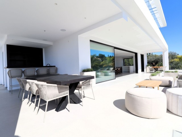 4 Bedrooms Villa in Elviria