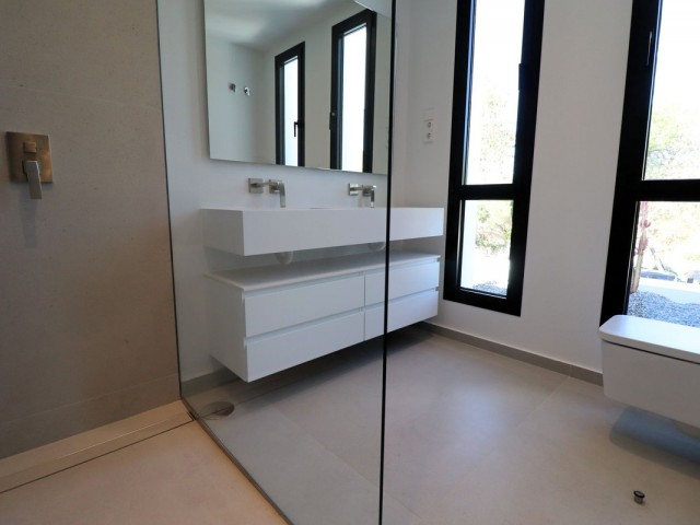 4 Bedrooms Villa in Elviria