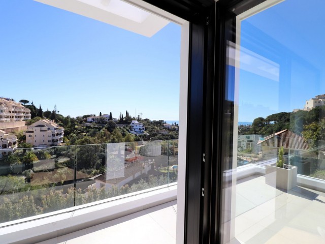 4 Bedrooms Villa in Elviria
