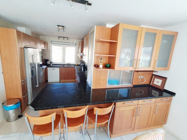 5 Bedrooms Villa in Benalmadena