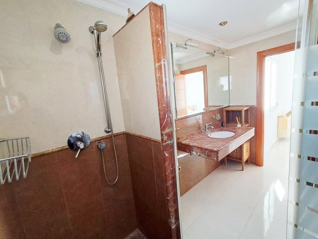 5 Bedrooms Villa in Benalmadena