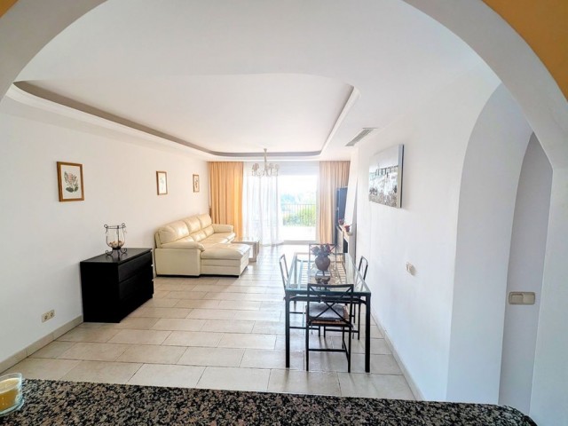 2 Bedrooms Apartment in Benahavís