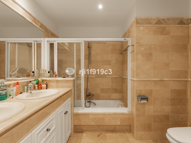Appartement avec 3 Chambres  à Elviria