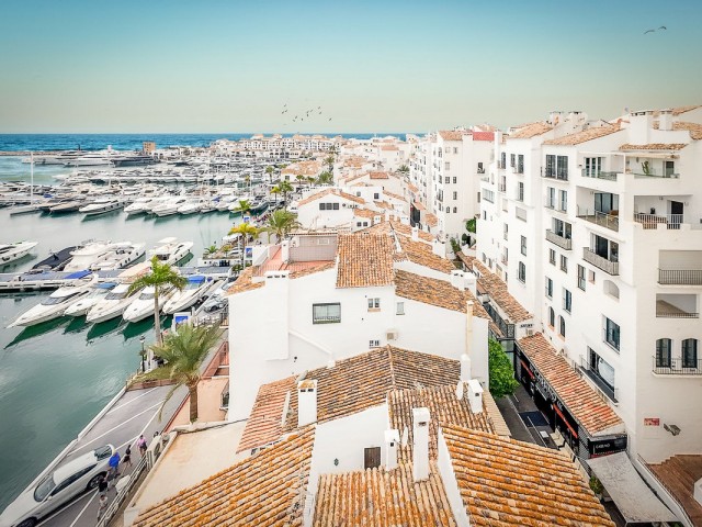 2 Bedrooms Apartment in Puerto Banús