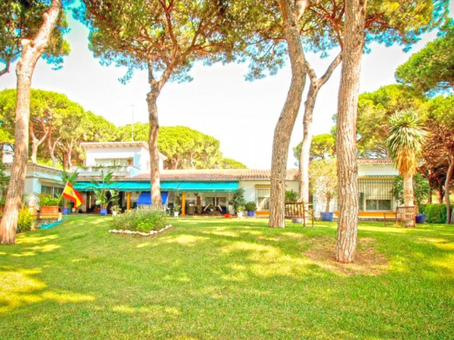 10 Makuuhuoneen Huvila Elviria