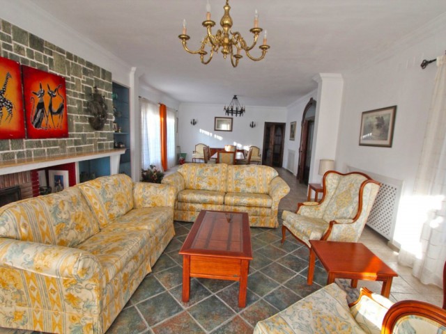 10 Makuuhuoneen Huvila Elviria