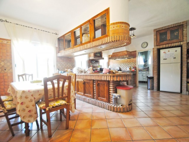 10 Makuuhuoneen Huvila Elviria