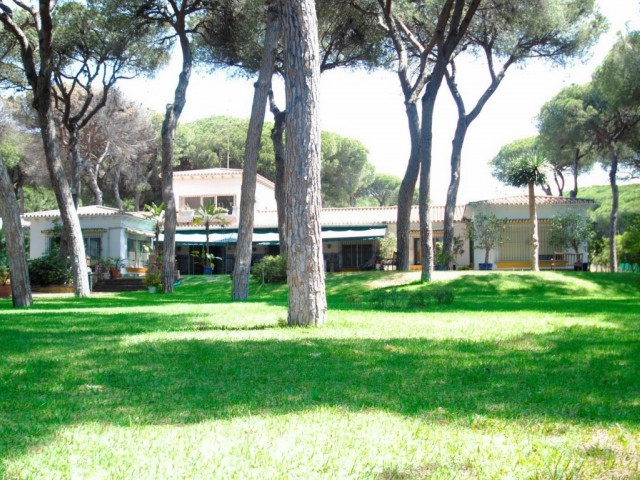 10 Makuuhuoneen Huvila Elviria
