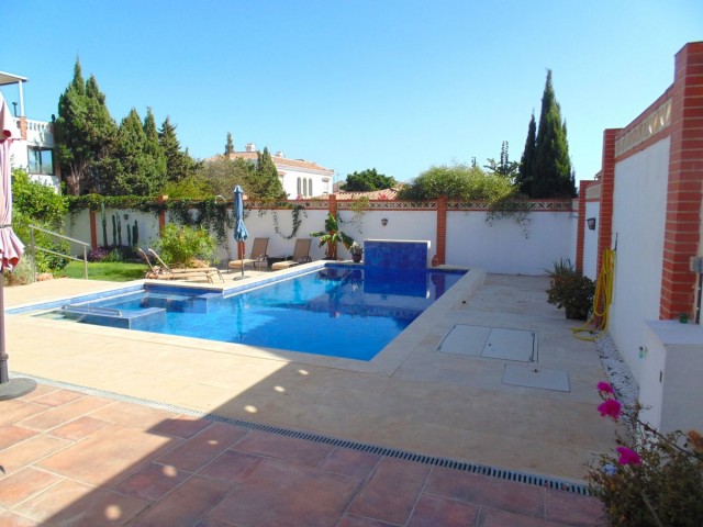 5 Bedrooms Villa in Benalmadena