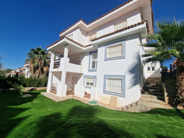 5 Bedrooms Villa in Manilva