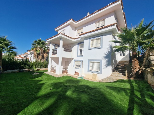 5 Bedrooms Villa in Manilva