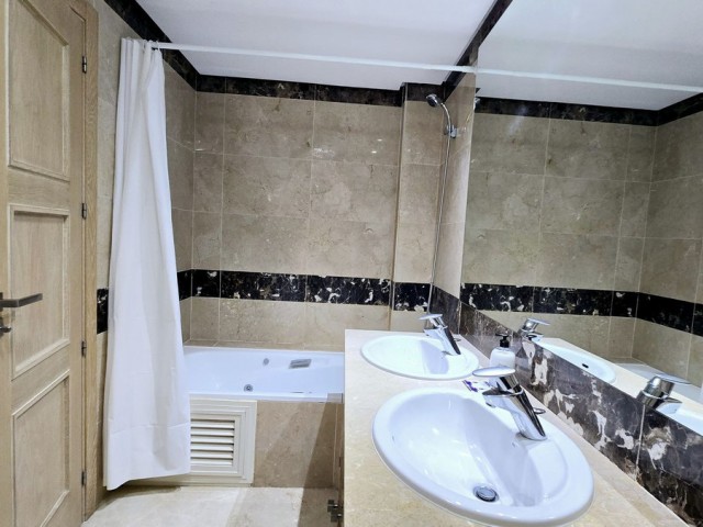 2 Bedrooms Apartment in La Duquesa
