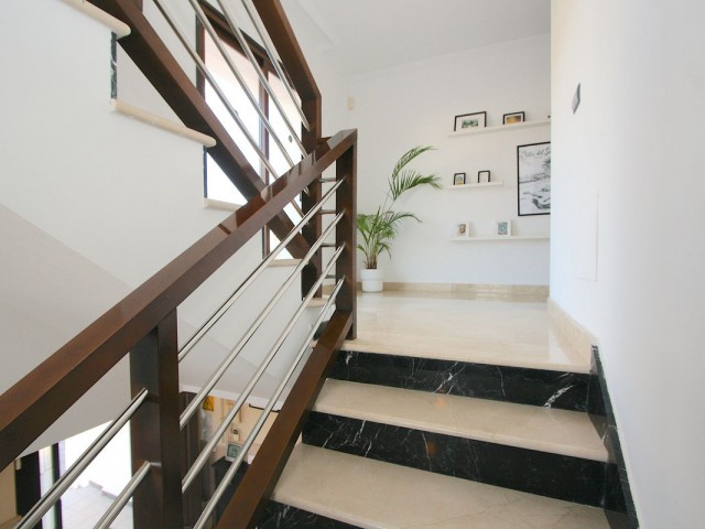 8 Schlafzimmer Villa in Sierrezuela