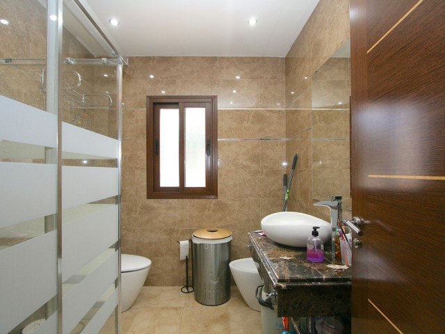 Villa avec 8 Chambres  à Sierrezuela