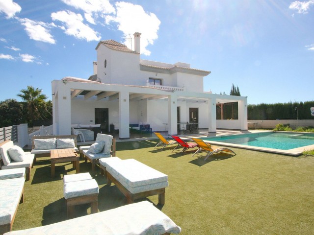 Villa avec 8 Chambres  à Sierrezuela