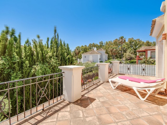4 Bedrooms Villa in La Duquesa