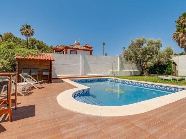 4 Bedrooms Villa in La Duquesa