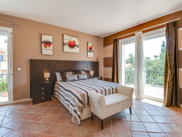 4 Bedrooms Villa in La Duquesa