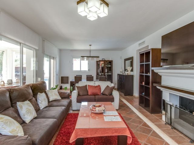 4 Bedrooms Villa in La Duquesa