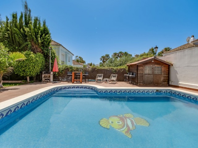 4 Bedrooms Villa in La Duquesa