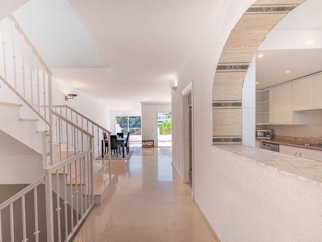 4 Bedrooms Townhouse in Benahavís