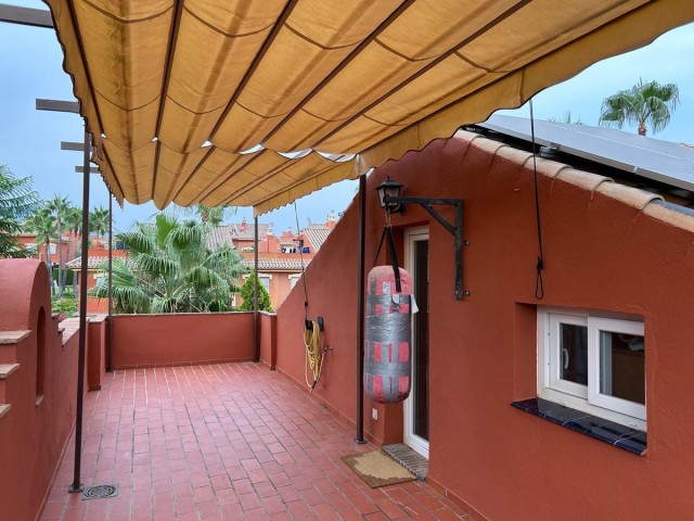 4 Bedrooms Townhouse in Benahavís