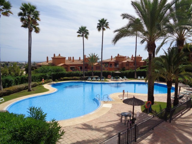 2 Bedrooms Apartment in Benahavís