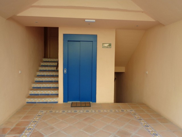 2 Bedrooms Apartment in Benahavís