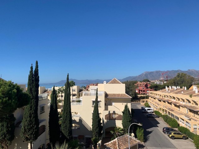 3 Bedrooms Apartment in Elviria