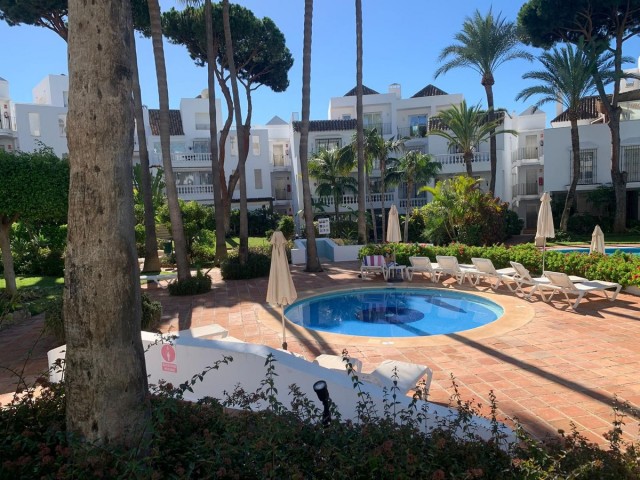 3 Bedrooms Apartment in Elviria